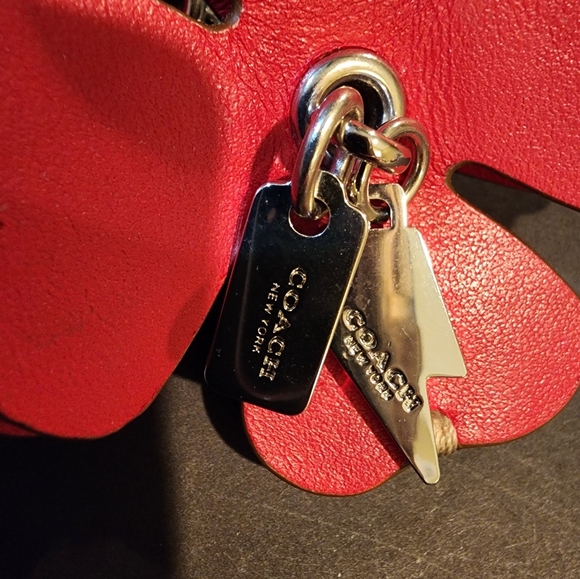 RARE Vintage COACH Red Leather Flower Petals Key Ring - Picture 3 of 7